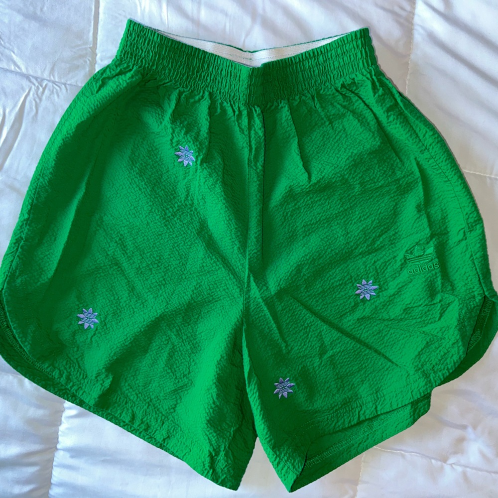 ADIDAS Short Sport Casual, Woman Size S, color green with Flowers White